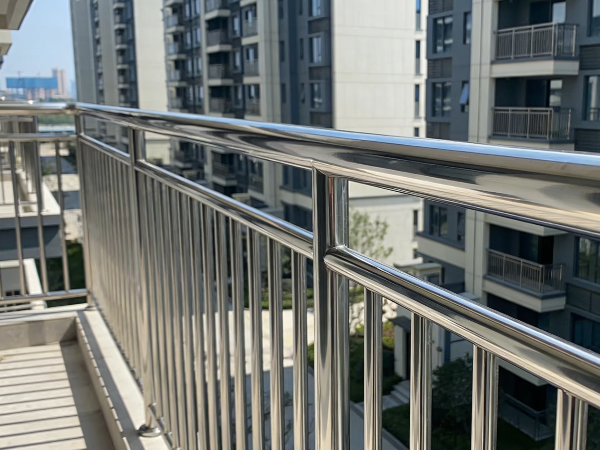 喜师傅不锈钢护栏 × 高端住宅社区:精工护栏筑就品质人居安全屏障 喜师傅不锈钢护栏 × 高端住宅社区:精工护栏筑就品质人居安全屏障